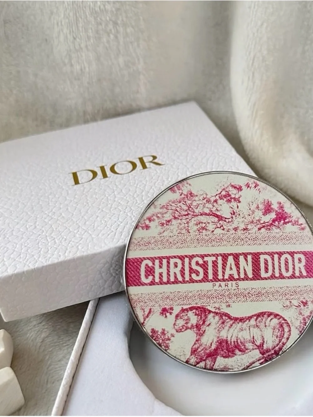 Other compact mirror
